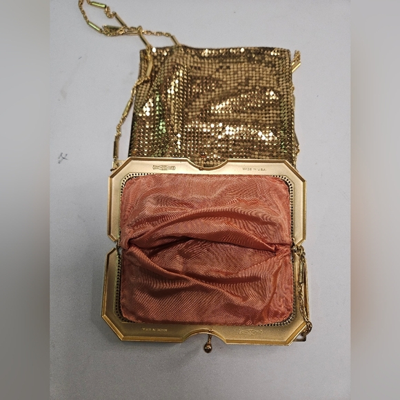 Vintage Mesh Whitings and Davis Gold Bag. - Picture 3 of 7